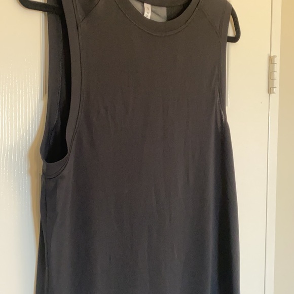 Fabletics work out tank with mesh back - Picture 6 of 10